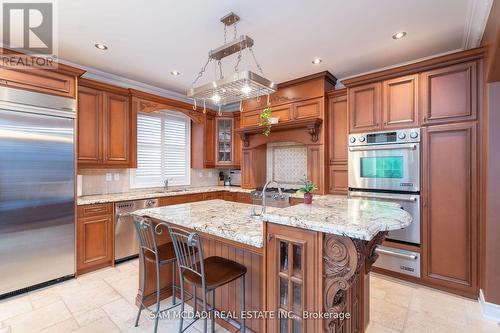 3852 Rosanna Drive, Mississauga, ON - Indoor Photo Showing Kitchen With Upgraded Kitchen