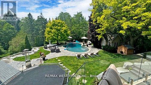 32 Daleview Court, Vaughan, ON - Outdoor With In Ground Pool