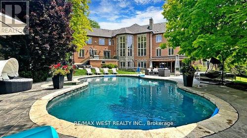 32 Daleview Court, Vaughan, ON - Outdoor With In Ground Pool