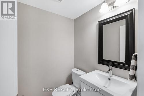 22 Stocks Lane, Aurora, ON - Indoor Photo Showing Bathroom