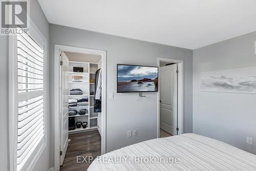 22 Stocks Lane, Aurora, ON - Indoor Photo Showing Bedroom