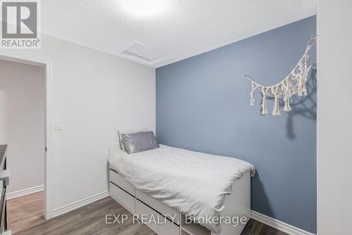 22 Stocks Lane, Aurora, ON - Indoor Photo Showing Bedroom