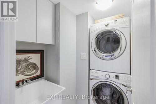 22 Stocks Lane, Aurora, ON - Indoor Photo Showing Laundry Room