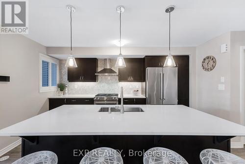 22 Stocks Lane, Aurora, ON - Indoor Photo Showing Kitchen With Stainless Steel Kitchen With Upgraded Kitchen