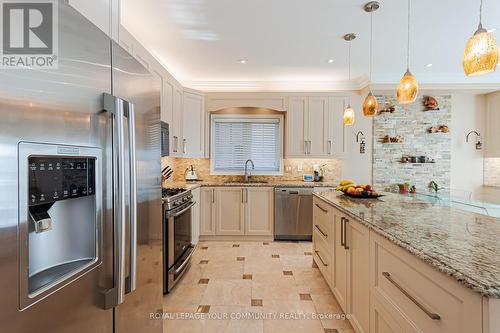 28 Ferretti St, Vaughan, ON - Indoor Photo Showing Kitchen With Upgraded Kitchen