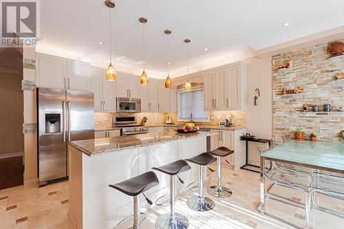 28 Ferretti St, Vaughan, ON - Indoor Photo Showing Kitchen With Upgraded Kitchen