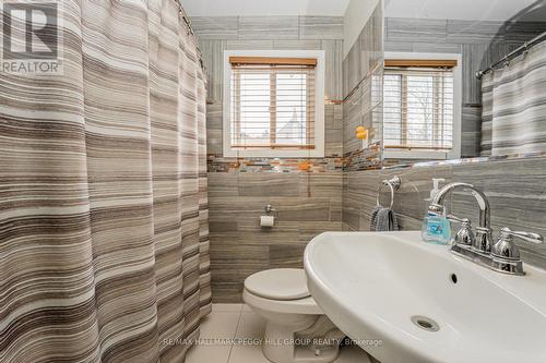 20 North Street, Barrie, ON - Indoor Photo Showing Bathroom