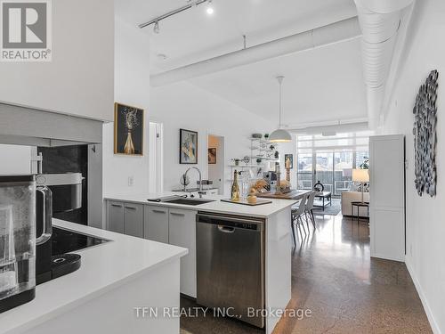 507 - 549 King Street E, Toronto, ON - Indoor Photo Showing Kitchen With Upgraded Kitchen