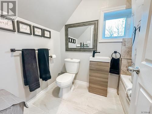 102 Katherine St, Temiskaming Shores, ON - Indoor Photo Showing Bathroom
