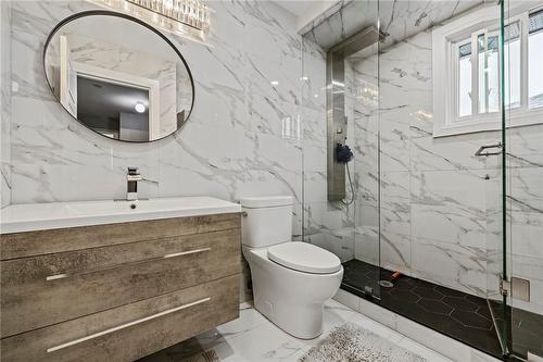 27 Emperor Avenue, Hamilton, ON - Indoor Photo Showing Bathroom