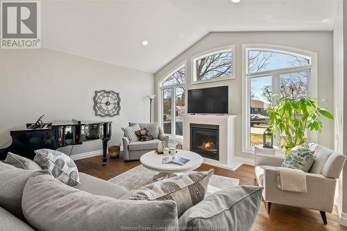 89 Staddon Avenue, Kingsville, ON - Indoor Photo Showing Living Room With Fireplace