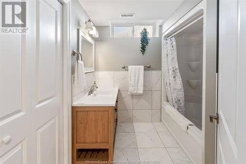 89 Staddon Avenue, Kingsville, ON - Indoor Photo Showing Bathroom