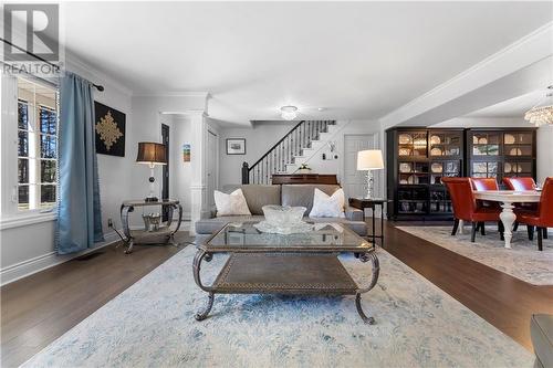 686 Airport Road, Petawawa, ON - Indoor Photo Showing Living Room