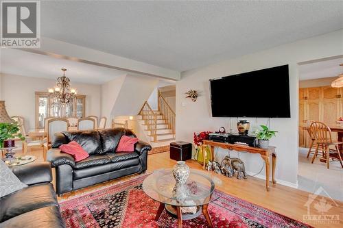 1515 Delia Crescent, Ottawa, ON - Indoor Photo Showing Living Room