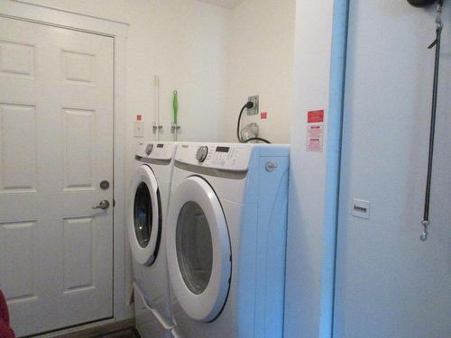2521 Spring Bank Ave, Merritt, BC - Indoor Photo Showing Laundry Room