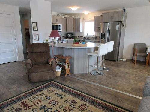 2521 Spring Bank Ave, Merritt, BC - Indoor Photo Showing Kitchen