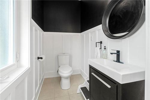 88 Erie Avenue, Hamilton, ON - Indoor Photo Showing Bathroom