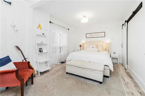 88 Erie Avenue, Hamilton, ON - Indoor Photo Showing Bedroom