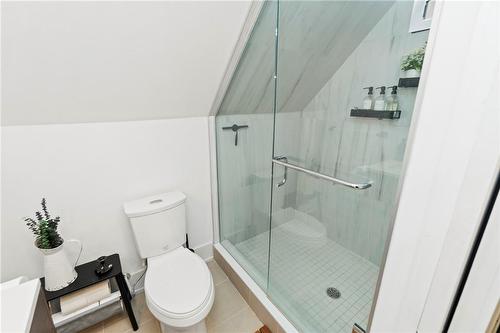 88 Erie Avenue, Hamilton, ON - Indoor Photo Showing Bathroom