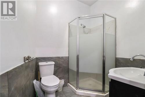 72 Botsford, Moncton, NB - Indoor Photo Showing Bathroom