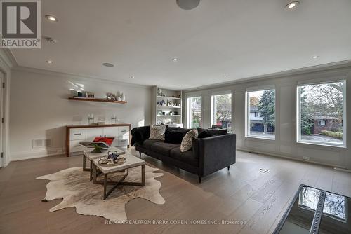 6 Stubbs Drive, Toronto, ON - Indoor Photo Showing Living Room