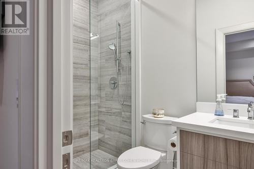 6 Stubbs Drive, Toronto, ON - Indoor Photo Showing Bathroom