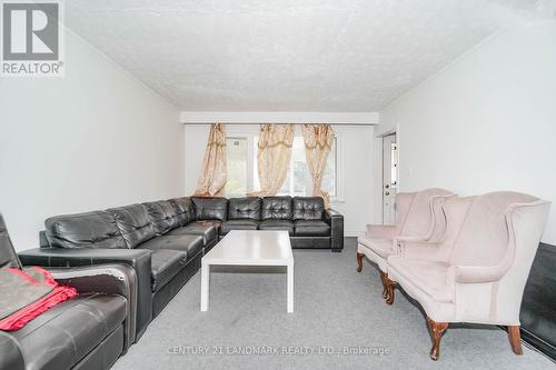 45 Huntington Avenue, Toronto, ON - Indoor Photo Showing Living Room