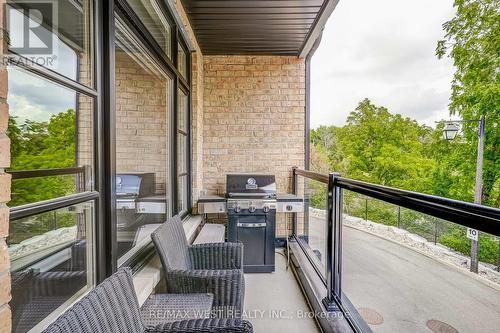22 - 8169 Kipling Avenue E, Vaughan, ON - Outdoor With Balcony With Exterior