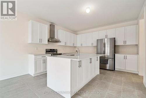 1409 Davis Loop, Innisfil, ON - Indoor Photo Showing Kitchen With Stainless Steel Kitchen