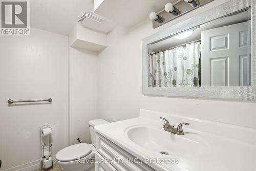10 Parkway Place, Barrie, ON - Indoor Photo Showing Bathroom