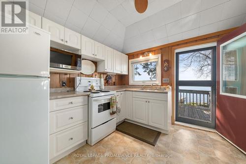 1051 Lakeside Drive, Prince Edward County, ON - Indoor Photo Showing Kitchen