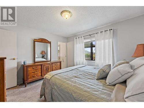 2909 Heritage Place, Vernon, BC - Indoor Photo Showing Bedroom