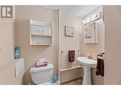 2909 Heritage Place, Vernon, BC - Indoor Photo Showing Bathroom