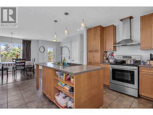 855 Saucier Avenue, Kelowna, BC - Indoor Photo Showing Kitchen