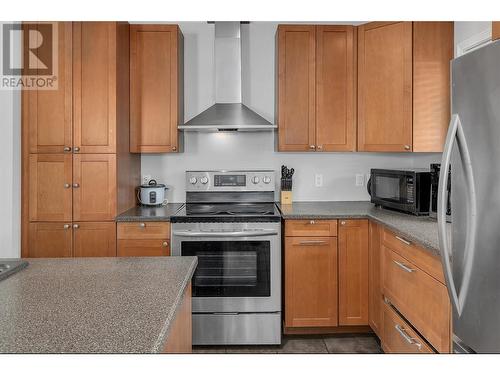 855 Saucier Avenue, Kelowna, BC - Indoor Photo Showing Kitchen