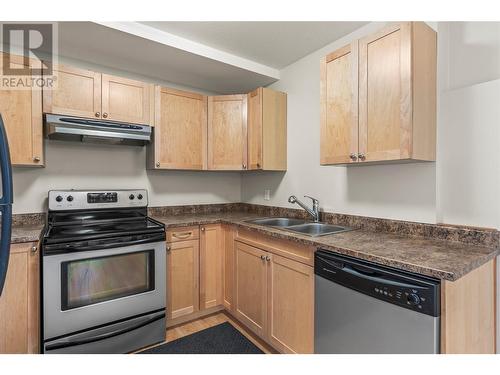 6744 Longacre Drive Unit# B, Vernon, BC - Indoor Photo Showing Kitchen With Double Sink