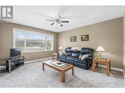 6744 Longacre Drive Unit# B, Vernon, BC - Indoor Photo Showing Living Room