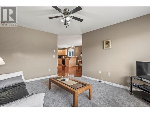 6744 Longacre Drive Unit# B, Vernon, BC - Indoor Photo Showing Living Room