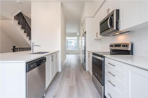 10 Windward Drive|Unit #76, Grimsby, ON - Indoor Photo Showing Kitchen With Double Sink With Upgraded Kitchen