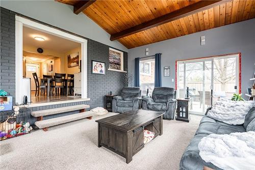 545 Main Street W, Grimsby, ON - Indoor Photo Showing Living Room