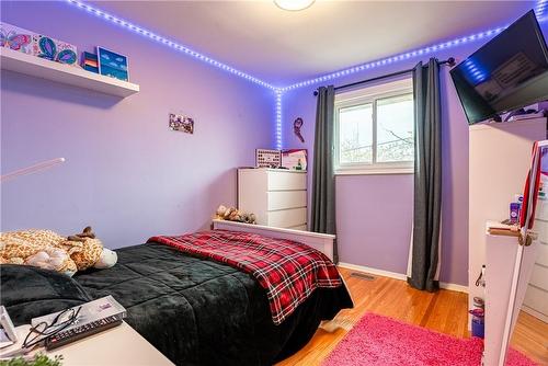 545 Main Street W, Grimsby, ON - Indoor Photo Showing Bedroom