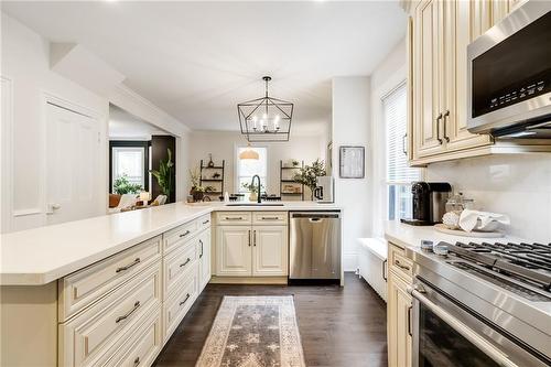 3015 Dundas Street, Burlington, ON - Indoor Photo Showing Kitchen With Upgraded Kitchen