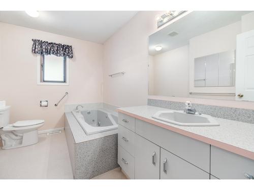 920 Columbia Road, Castlegar, BC - Indoor Photo Showing Bathroom