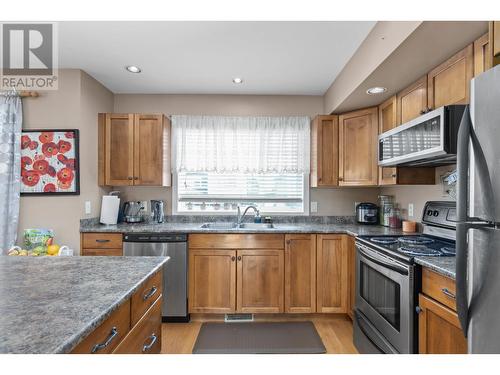 180 Mccurdy Road Unit# 1, Kelowna, BC - Indoor Photo Showing Kitchen With Double Sink