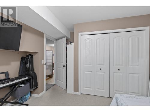 180 Mccurdy Road Unit# 1, Kelowna, BC - Indoor Photo Showing Bedroom
