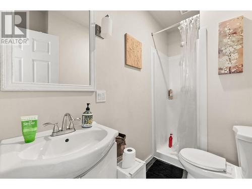 525 Leathead Road, Kelowna, BC - Indoor Photo Showing Bathroom