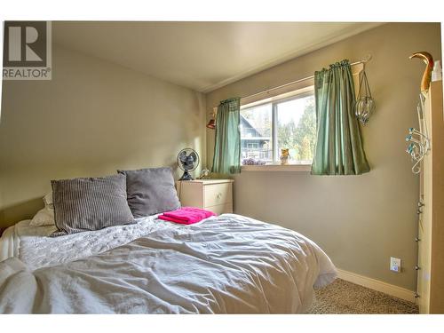 718 Swansea Point Road, Sicamous, BC - Indoor Photo Showing Bedroom