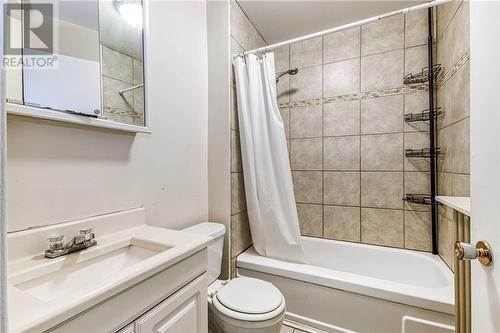 305 Morris Street, Sudbury, ON - Indoor Photo Showing Bathroom