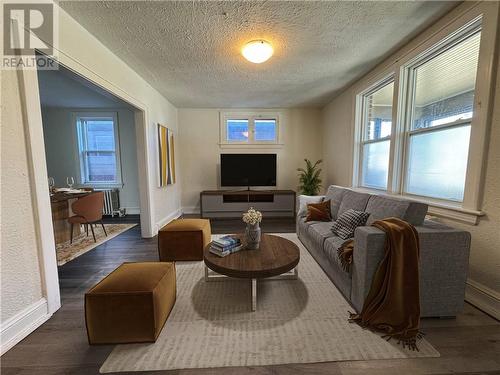 305 Morris Street, Sudbury, ON - Indoor Photo Showing Living Room