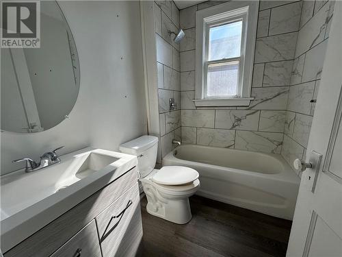 305 Morris Street, Sudbury, ON - Indoor Photo Showing Bathroom